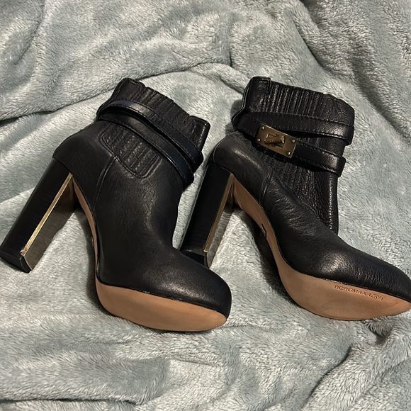 BCBG Black Leather Booties With Wrap Buckle Detail-NWT-Sz 8.5 - Picture 8 of 12